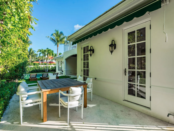 Luxury Vacation Residence in Palm Beach - Steps to Beach with Fire Place & Pool